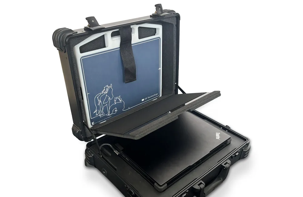 Open Leonardo DR compact with the detector storage