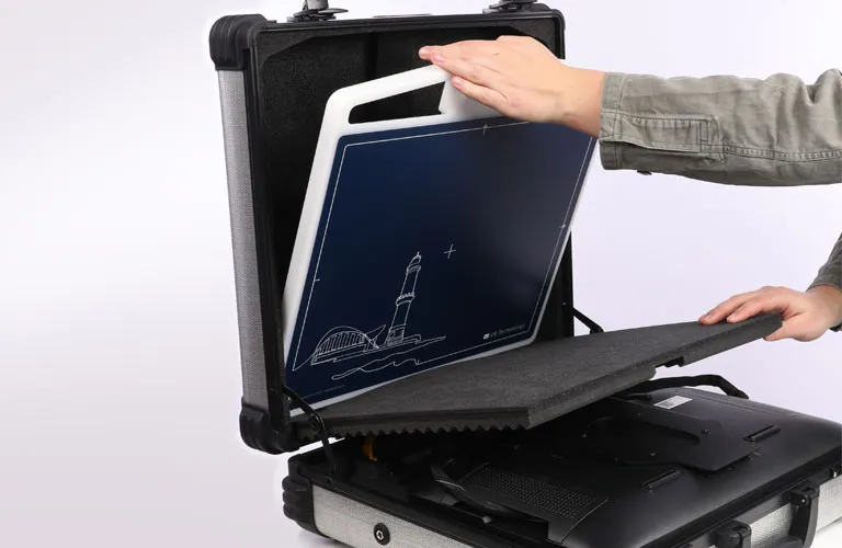 Leonardo DR mini 3 - portable X-ray system in a suitcase